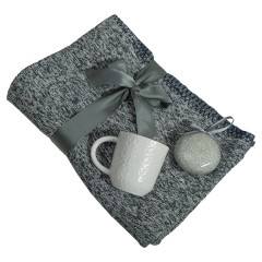 Подарочный набор HOLIDAY: плед, кружка, шар новогодний, коробка, синий