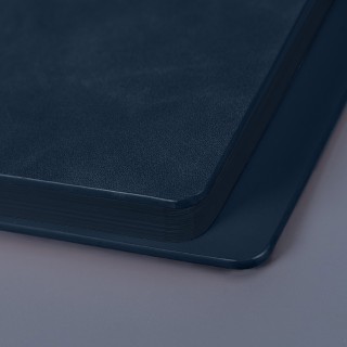 Ежедневник недатированный Solas, формат А5, с магнитом темно-синий, кремовый блок  в линейку