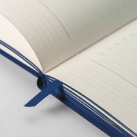 Ежедневник недатированный Solas, формат А5, с магнитом темно-синий, кремовый блок  в линейку