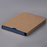 Ежедневник недатированный Solas, формат А5, с магнитом темно-синий, кремовый блок  в линейку