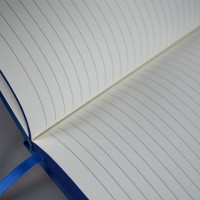 Ежедневник недатированный Solas, формат А5, с магнитом синий ройал, кремовый блок  в линейку