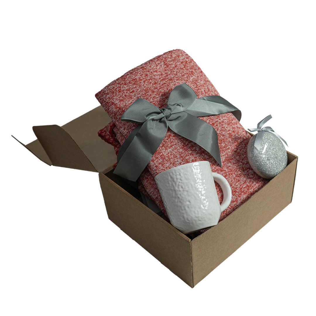 Подарочный набор HOLIDAY: плед, кружка, шар новогодний, коробка, красный