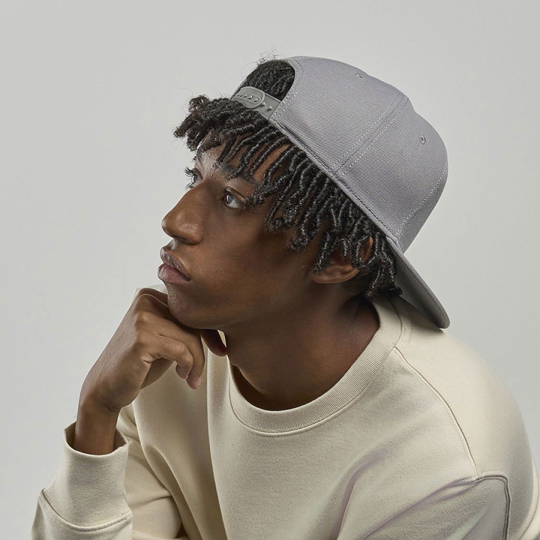Бейсболка "SNAP BACK-S", 6 клиньев, пластик. застежка, т.красный, 100% перераб. полиэстер, 300 гр/м2