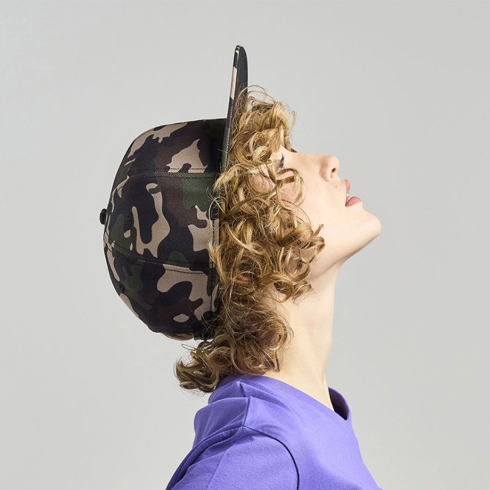 Бейсболка "SNAP BACK-S", 6 клиньев, пластик. застежка, белый, 100% перераб. полиэстер, 300 гр/м2