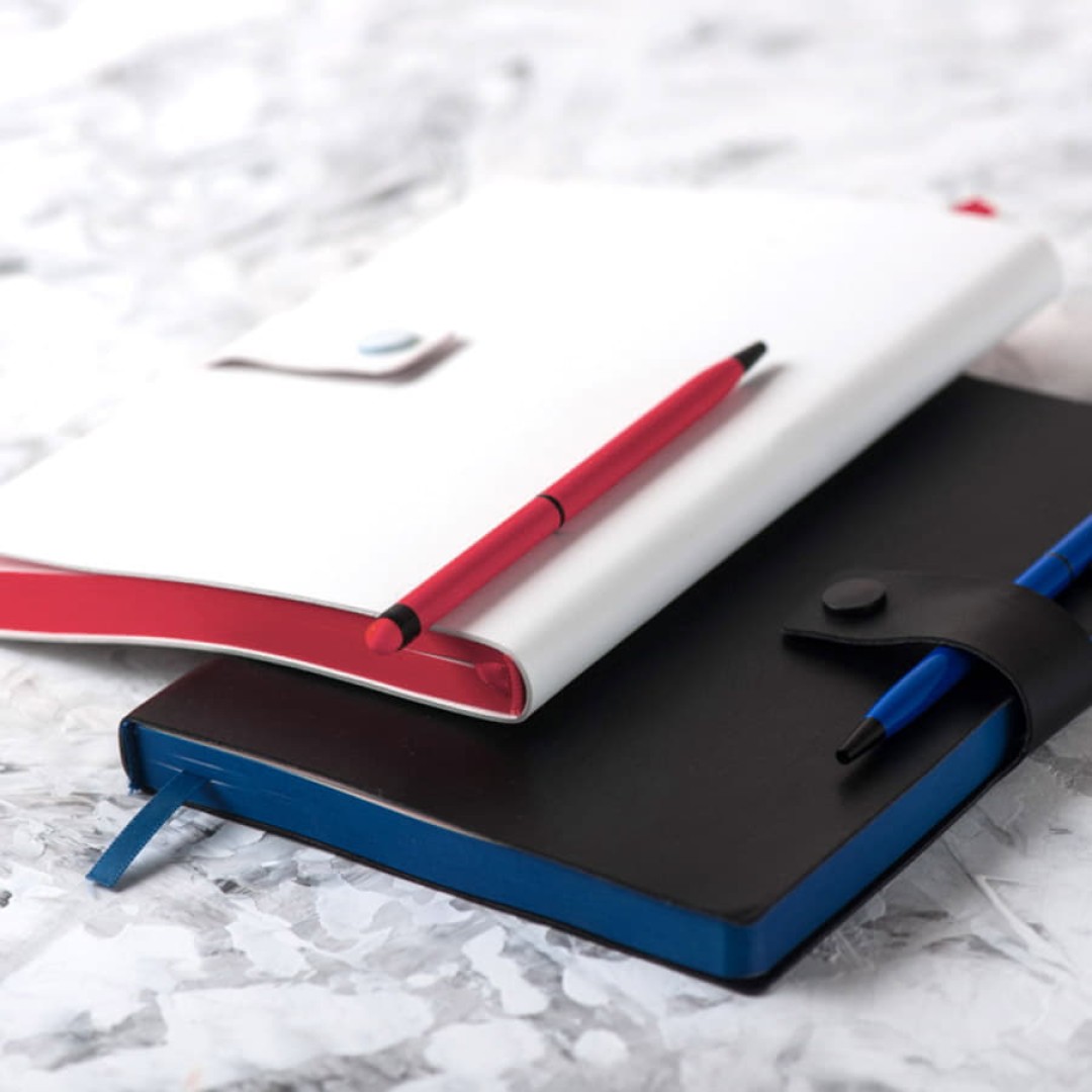 Ежедневник недатированный Stellar, А5, белый, кремовый блок  в линейку, с оранжевым обрезом