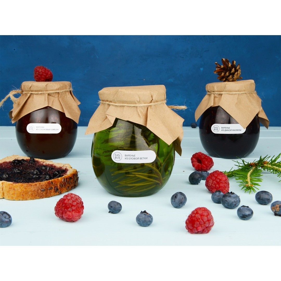 Сувенирный набор "Варенье из ели и мяты в подарочной обертке" 325 г