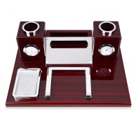 Настольный прибор «Петронас»: часы, термометр, подставки под ручки, визитки, скрепки, бумажный блок