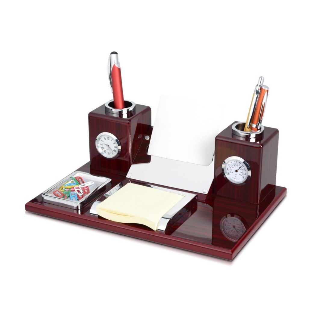 Настольный прибор «Петронас»: часы, термометр, подставки под ручки, визитки, скрепки, бумажный блок