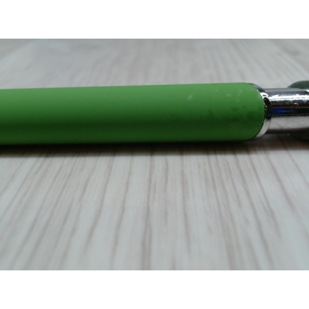 Ручка металлическая soft-touch шариковая со стилусом «Sway», зеленое яблоко/серебристый (P)