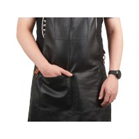 Фартук из натуральной кожи флотер  Материал: натуральная кожа КРС, цвет фартука: черный, цвет ремней: светлый бук, фурнитура из металлического сплава ЦАМ, цвет фурнитуры: антик, размер универсальный