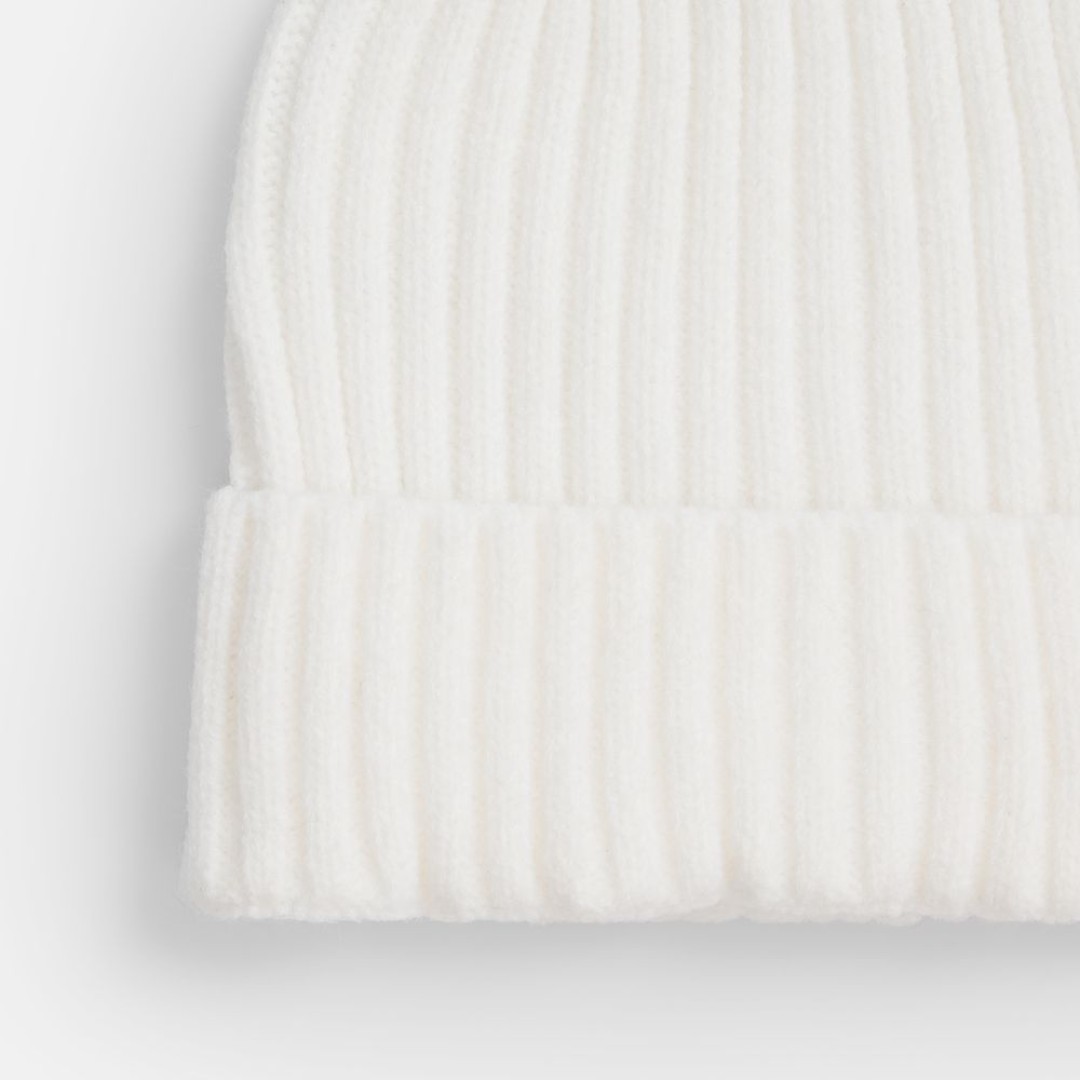 Шапка Laconi, молочно-белая