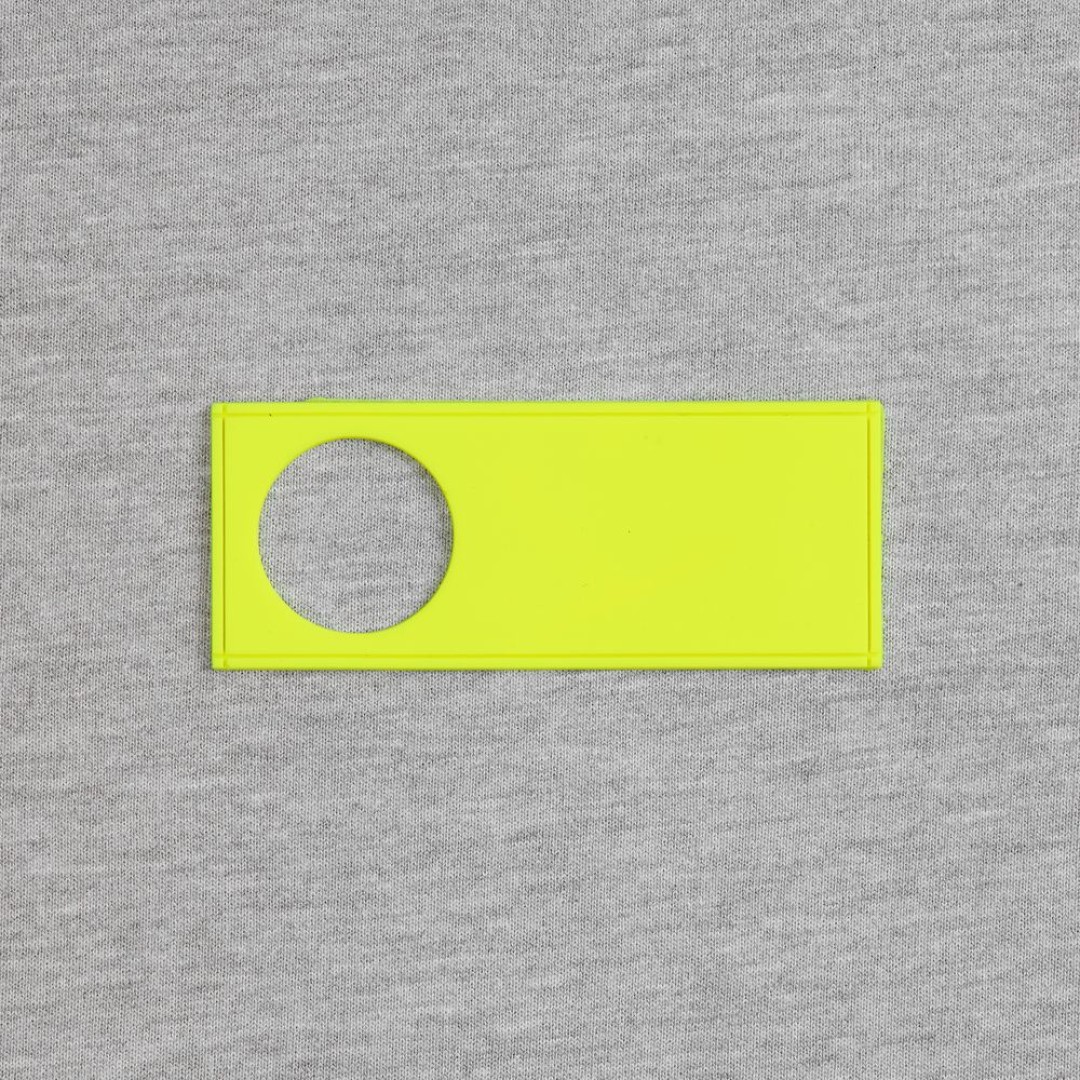 Лейбл из ПВХ с вырубкой «Круг», желтый неон