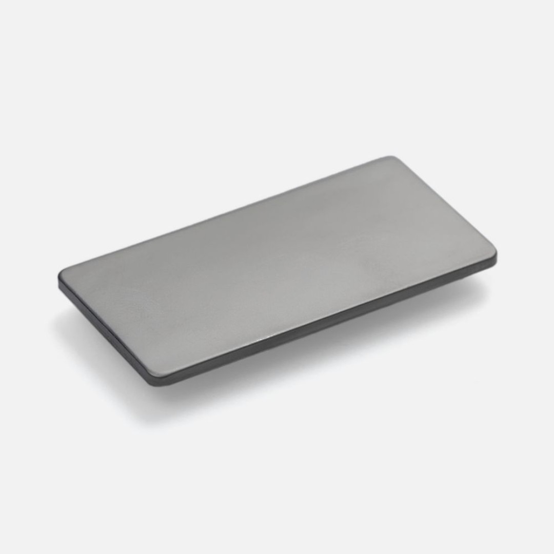 Значок Magnet Matto, серебристый глянцевый