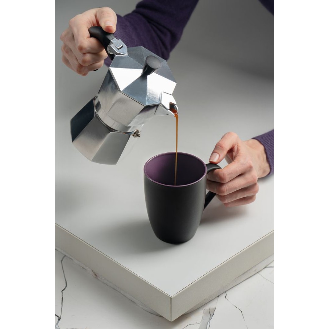 Кружка Bright Tulip, матовая, черная с фиолетовым