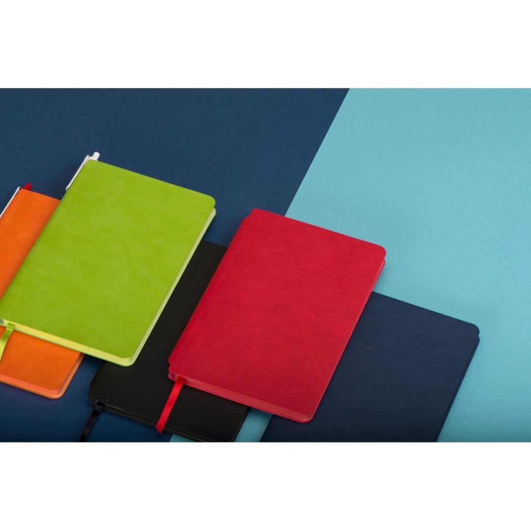 Блокнот «Notepeno» 130x205 мм с тонированными линованными страницами, красный