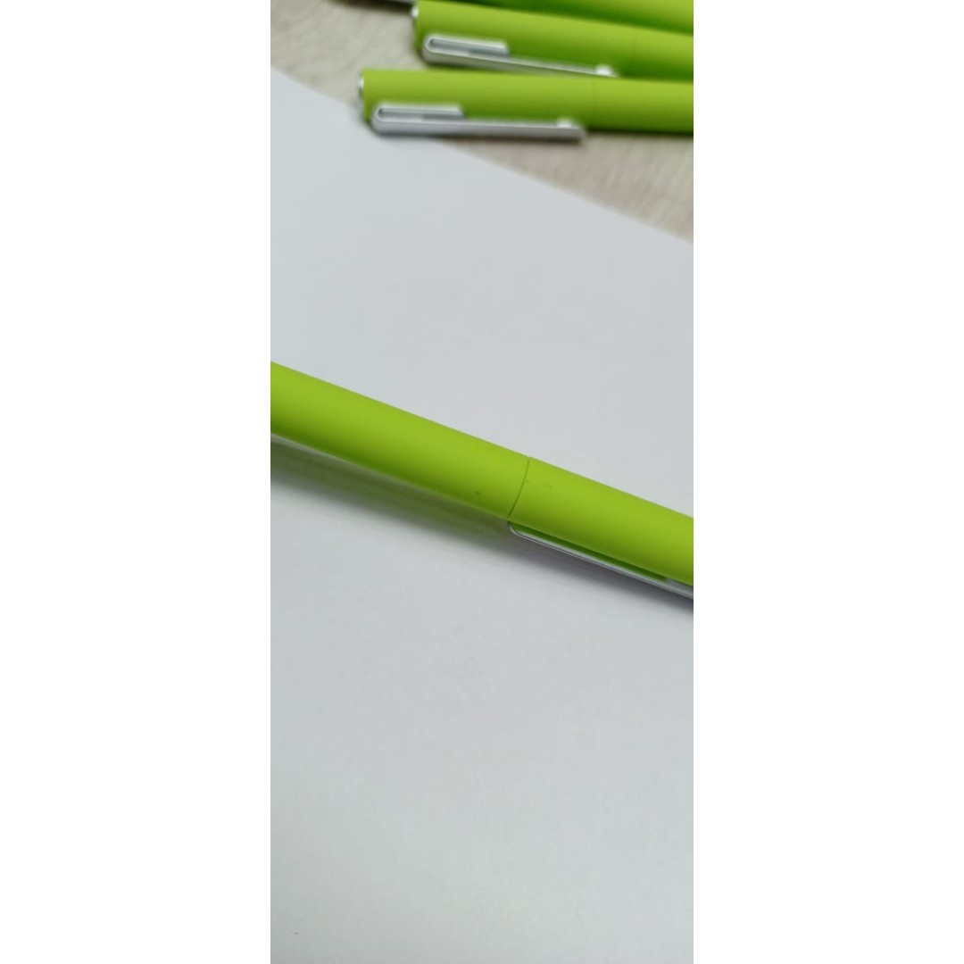 Ручка шариковая пластиковая "Bon" с покрытием soft touch, зеленое яблоко (Р)