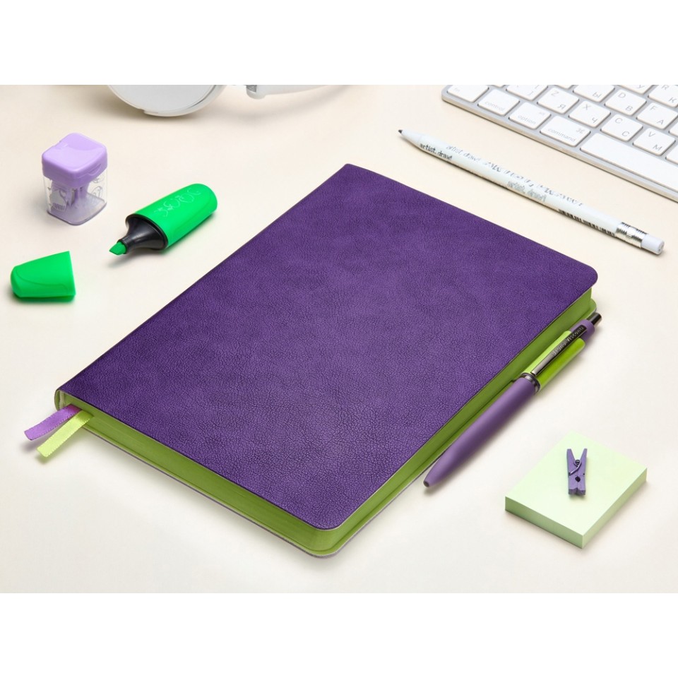 Ежедневник А5 датированный "Boston" 2026, фиолетовый с салатовым обрезом