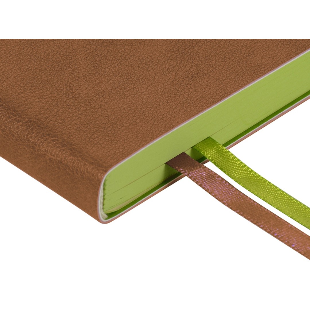 Ежедневник А5 датированный "Boston" 2026, коричневый с салатовым обрезом