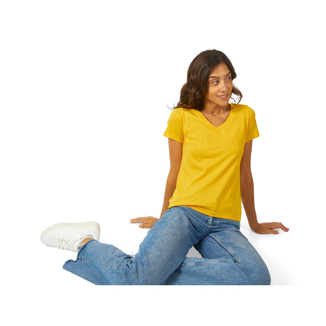 Футболка "Heavy Super Club" женская с V-образным вырезом, золотисто-желтый