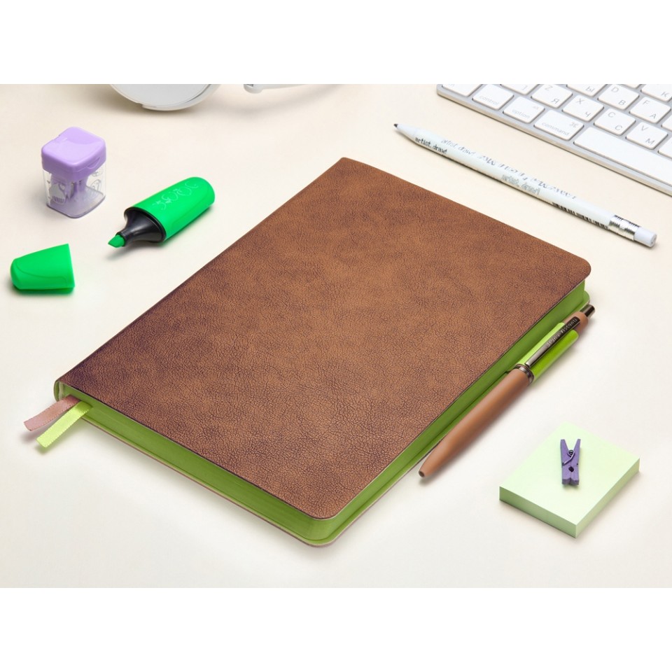 Ежедневник А5 датированный "Boston" 2026, коричневый с салатовым обрезом