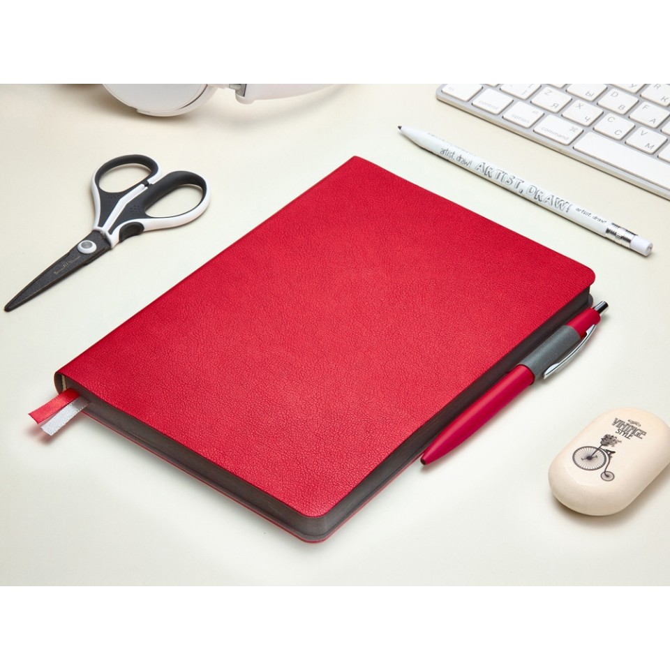 Ежедневник А5 датированный "Boston" 2026, красный с серым обрезом