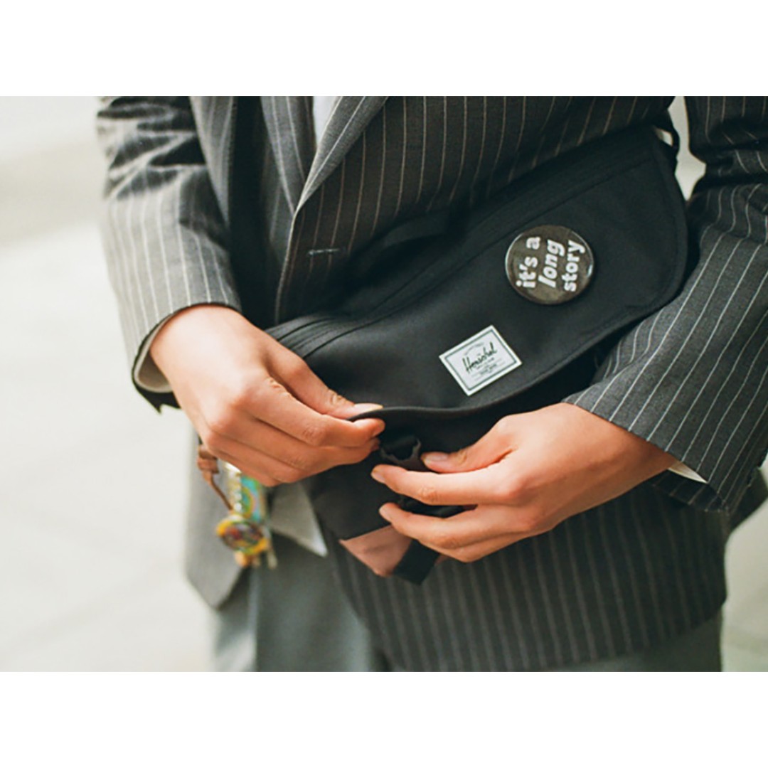 Сумка-мессенджер Herschel Cove из переработанного материала 22,5 л - сплошной черный