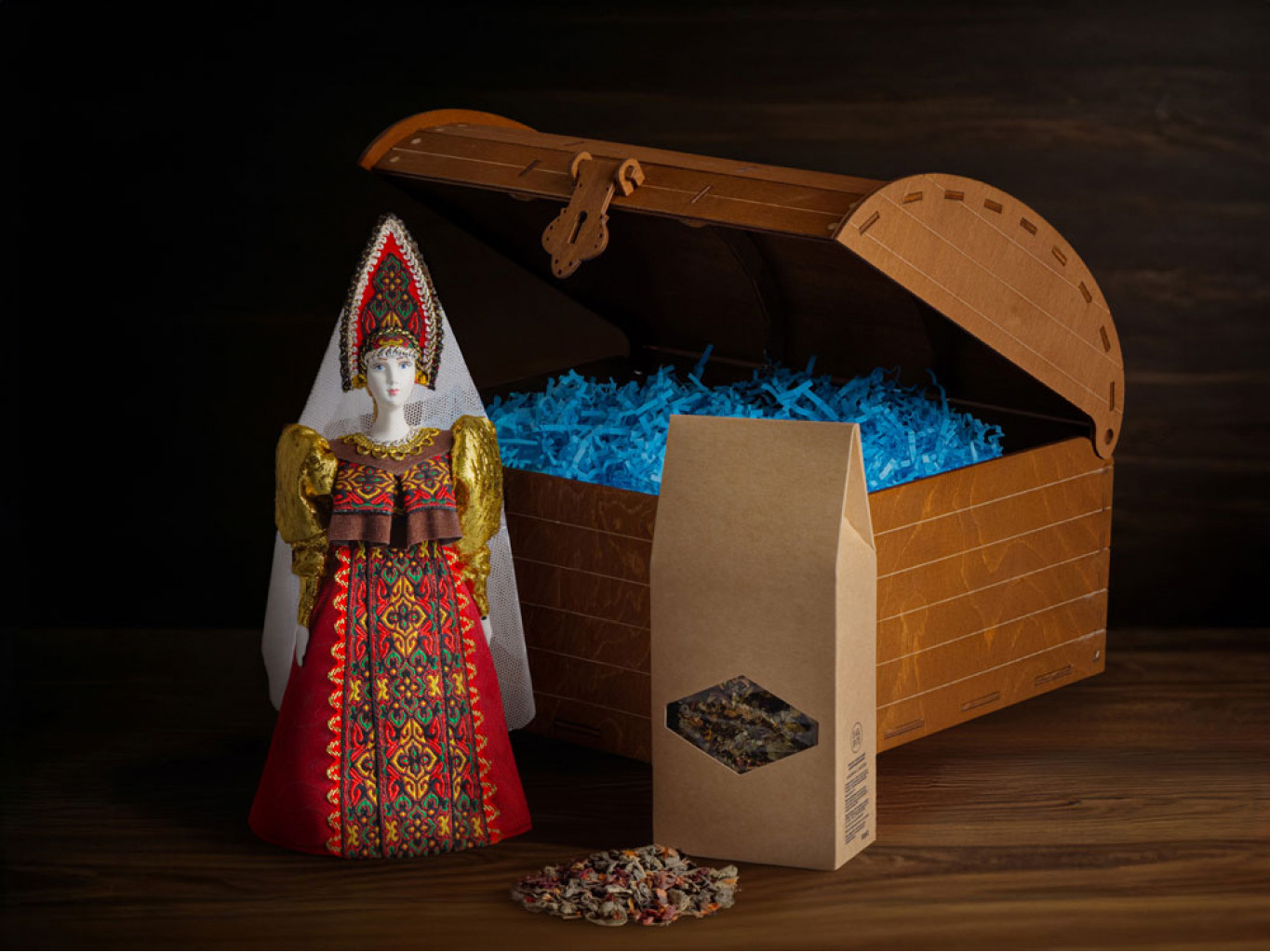 Подарочный набор: кукла фарфоровая, чай "Малина с мятой" Подарочный набор: кукла фарфоровая, чай "Малина с мятой"