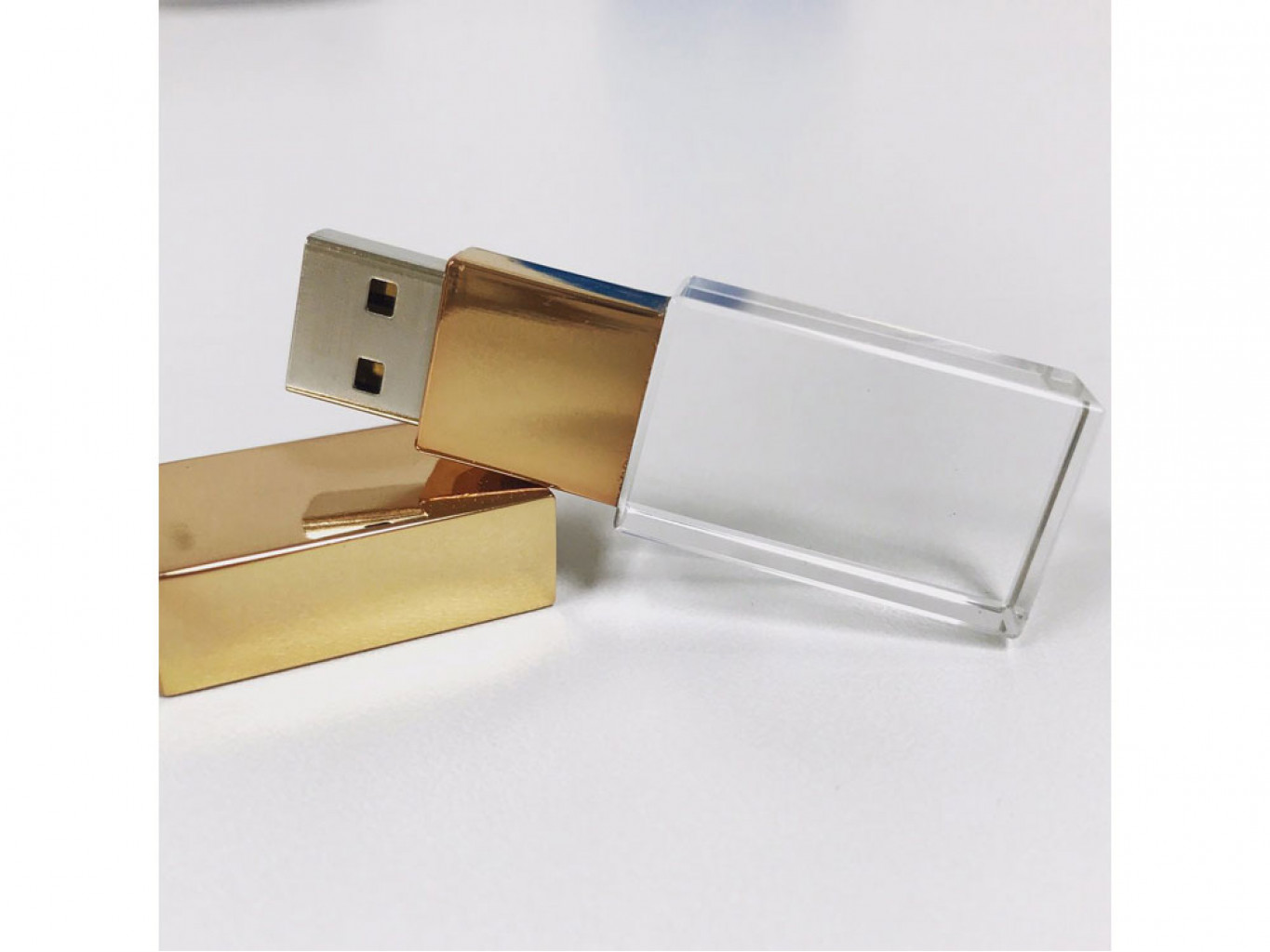 USB 2.0- флешка на 4 Гб кристалл классика