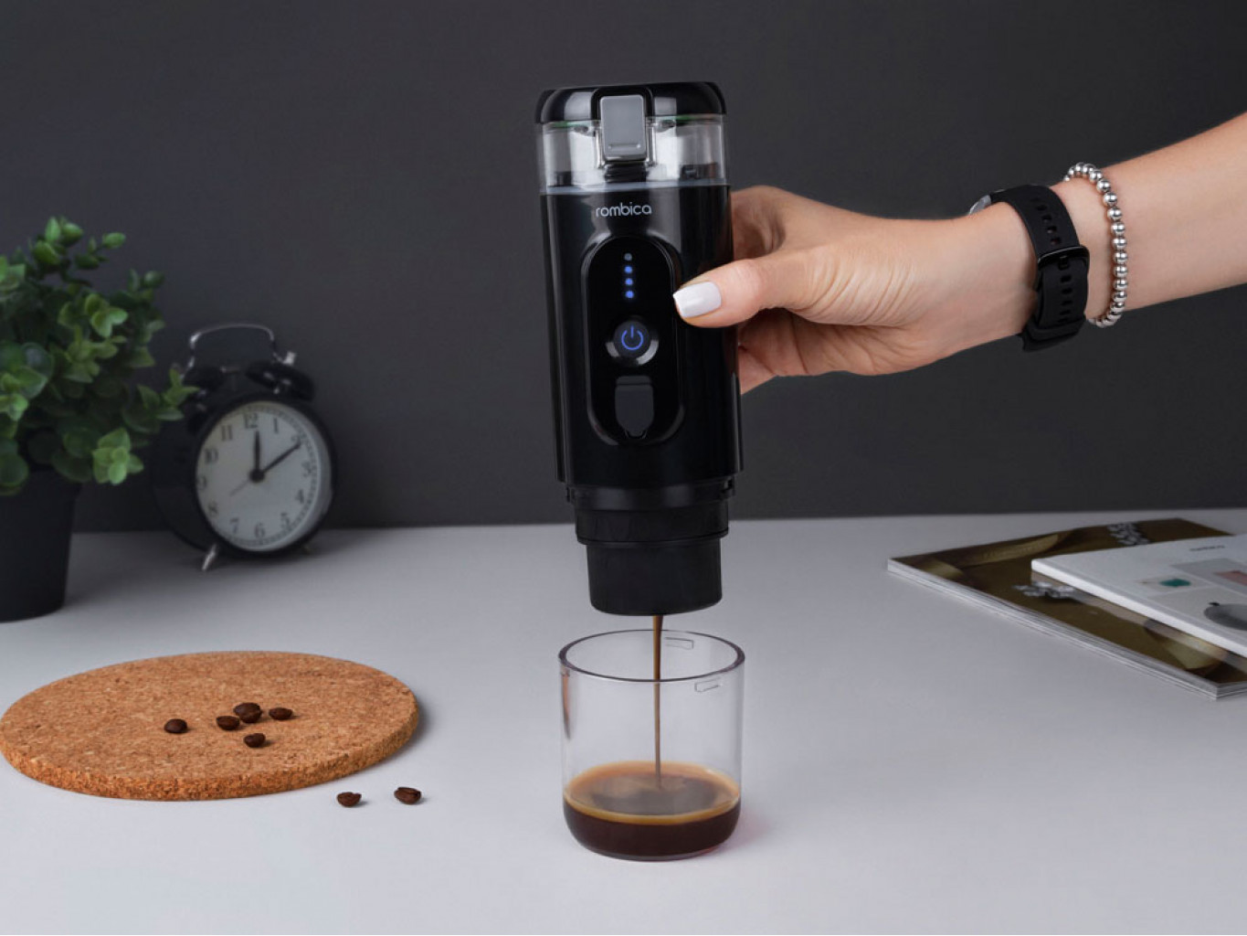Портативная кофемашина с подогревом «Barista 2» с логотипом Rombica Портативная кофемашина с подогревом «Barista 2» с логотипом Rombica